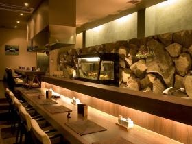 ジャズが流れるオープンキッチンのダイニング”バル淡道”