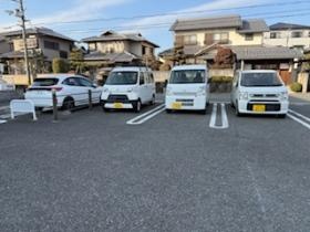 社用車・駐車場完備。車通勤でも大丈夫。