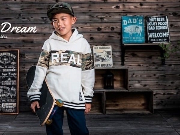 ジュニアサイズ（170サイズまで）展開しており、お父さんが子供に着せたい服!!のデザイン開発してます☆