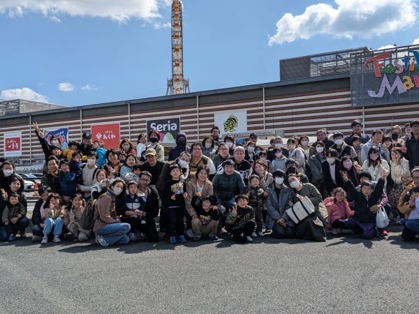 春には家族も無料で参加できるいちご狩りツアーを開催。いちご狩り後にはラーグナテンボスに立ち寄るのでお買い物も楽しめます♪