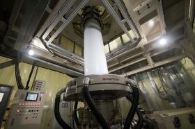 白河工場 インフレーション方式フィルム製造機