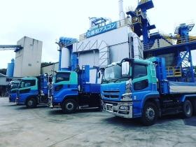 ダンプトラック