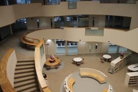 校舎中央ホール（上方から）