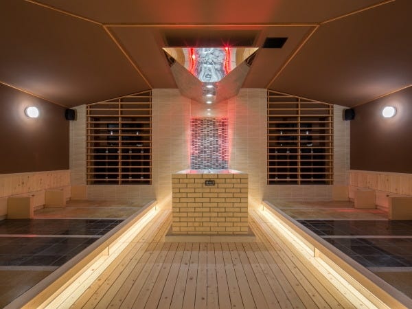 7種の鉱石を使用した岩盤浴で美肌効果・自然治癒力が期待できます。