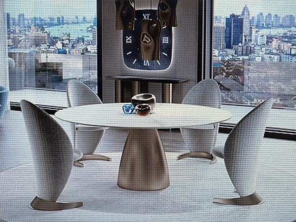 イタリア高級ブランドの家具メーカーのダイニングテーブルセットです。店舗にて販売しております。