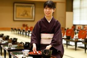 心からくつろいでいただけるように笑顔でお客様の心を解きほぐす