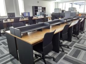 事務所内の風景。きれいな職場です。