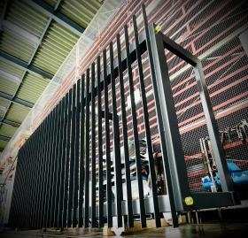 自社工場で門扉を製作しています