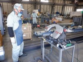 出荷準備風景（シニア世代も活躍中）