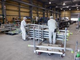 出荷準備風景（シニア世代も活躍中）