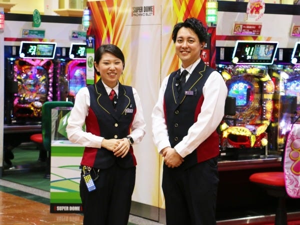 「真顔の人がいたら目立つ」と言われるほど接客レベルが高い職場。自然と笑顔が身につきます！