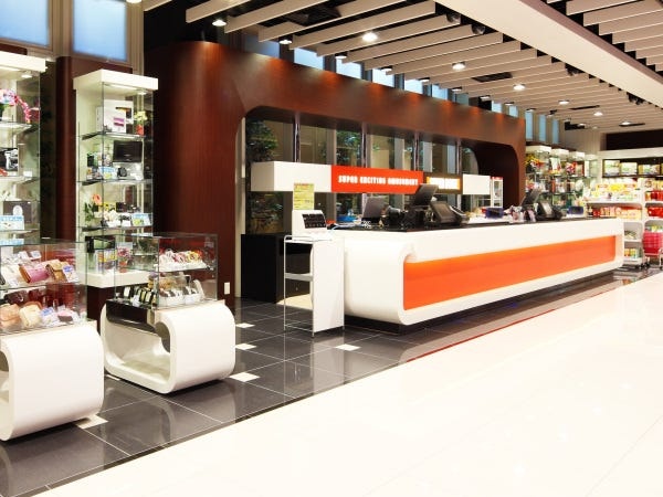 清潔感のある店内で、お客様にも従業員にも居心地の良い空間づくりを大切にしています。