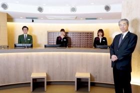 フロントスタッフと社長