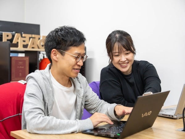 わからないことは先輩社員にすぐ聞ける環境◎