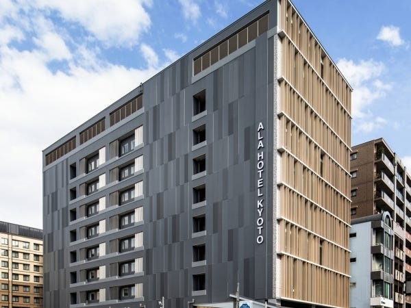 ホテルフロントスタッフ