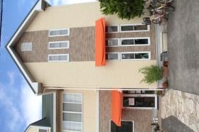 本店。富士山が見える三保街道沿い。オレンジテントが目印です。