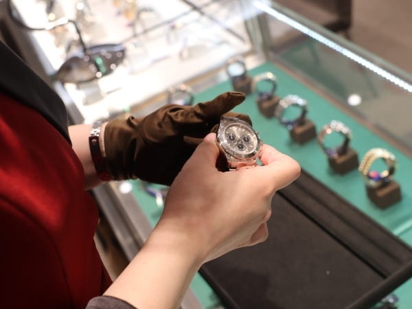 腕時計やジュエリーのオンラインコンシェルジュ（転職回数不問・社会人経験不問）