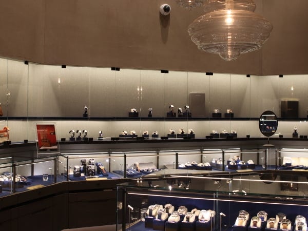 腕時計やジュエリーのオンラインコンシェルジュ（転職回数不問・社会人経験不問）