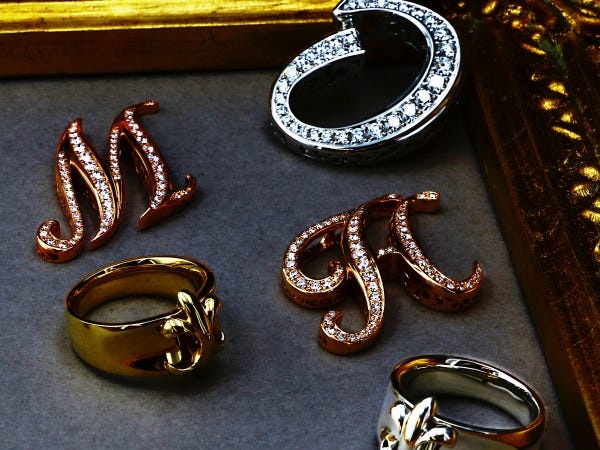 腕時計やジュエリーのオンラインコンシェルジュ（転職回数不問・社会人経験不問）