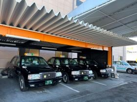 黒塗りタクシー