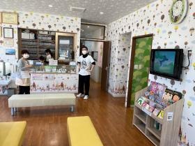 ポップな内装で子どもたちの通院のハードルも下がります