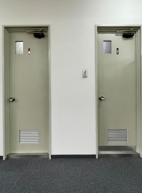 男女のトイレに洋式トイレが個々にしっかりと完備されています。