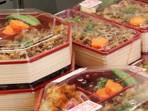 SNS運用スタッフ（正社員登用あり・大学生OK）