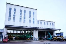 呉羽本郷営業所（移動式クレーンの整備）