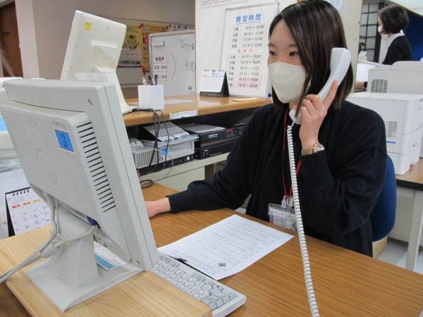 様々なお問い合わせに対応いたします。電話が苦手な方でも、慣れるまで丁寧にお教えします！