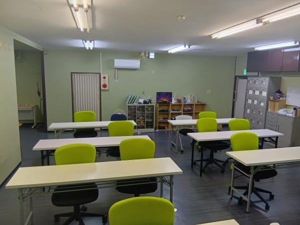 生活支援員と職業指導員・障がいのある方の作業サポートスタッフ