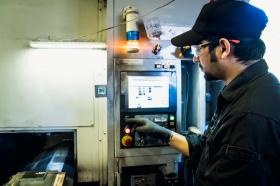 フライス工程です。パネル入力で設定でき、機械が補助します