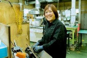 面取り工程です。意外と軽いサイズのものが多いです