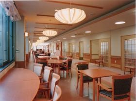 明るい食堂・廊下