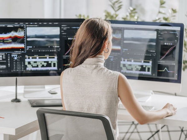 映像編集スタッフ・動画編集デビュー（学歴不問・職歴不問）