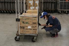 仕分け・検品作業：バーコードを読み取りその表示通りに仕分ける