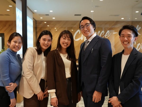 サークル活動や、充実の研修制度で未経験でも活躍社員多数！土日休みで残業も少なく18時定時退社がほとんどです！