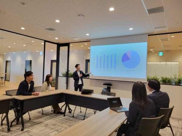 未経験の方には1か月の実践的な研修制度や、中途入社者向けの継続研修（入社1か月、3か月月）も完備しています。