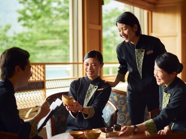 私たちと一緒に由布院の魅力を伝えながらお仕事していただけるスタッフを募集しています。