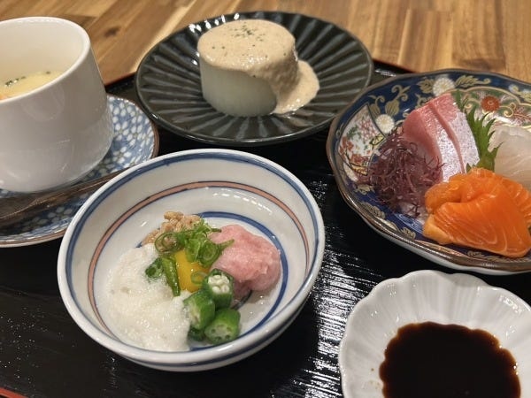 ホールスタッフ・サービススタッフ（交通費支給あり・未経験OK）