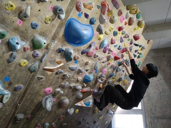 課外活動でボルダリング。