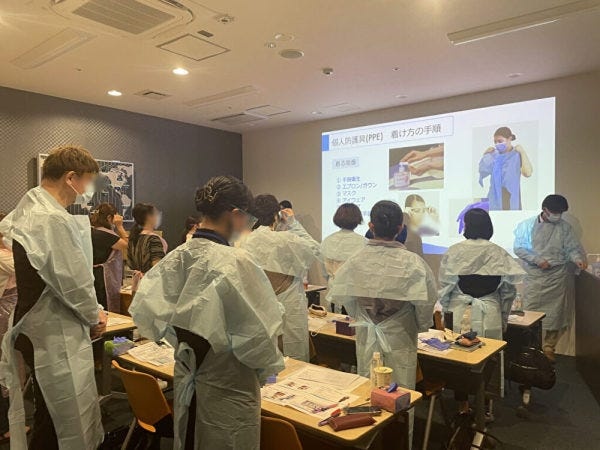 「感染管理リーダー養成講座」主催の様子。歯科医院の感染管理を担うリーダー人材を育成し、医院ごとに自走可能な感染対策の実現を目指します。