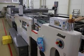 シルク印刷機 樹脂シートに印刷をする機械です