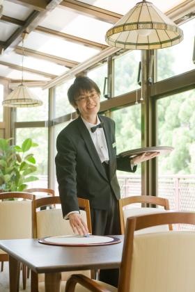 ホールサービスでは食事に関する知識と観察力が身につきます