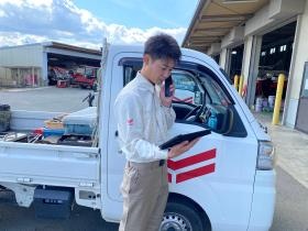 営業活動には軽トラを使用。情報管理用にＩＰＡＤを貸与します。