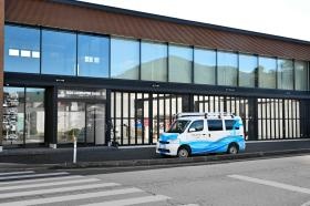 カーラッピングガレージ（２階事務所予定）