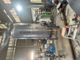 エアー、給水などに使われる、円筒型タンクです。