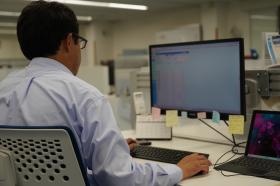 自動ドアのアフターサービスは営業部門が担当しています