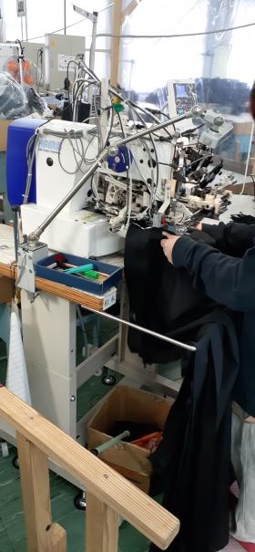 ベルト通しを付ける自動機