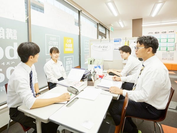 社内会議に参加できちゃう特別なインターンシップです！