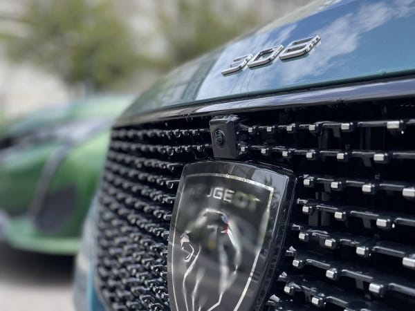 サービスエンジニア・自動車整備士・プジョー（普通自動車免許）